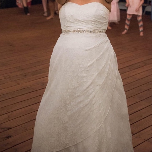 David’s Bridal Strapless Ivory Lace Wedding Gown - Picture 4 of 4